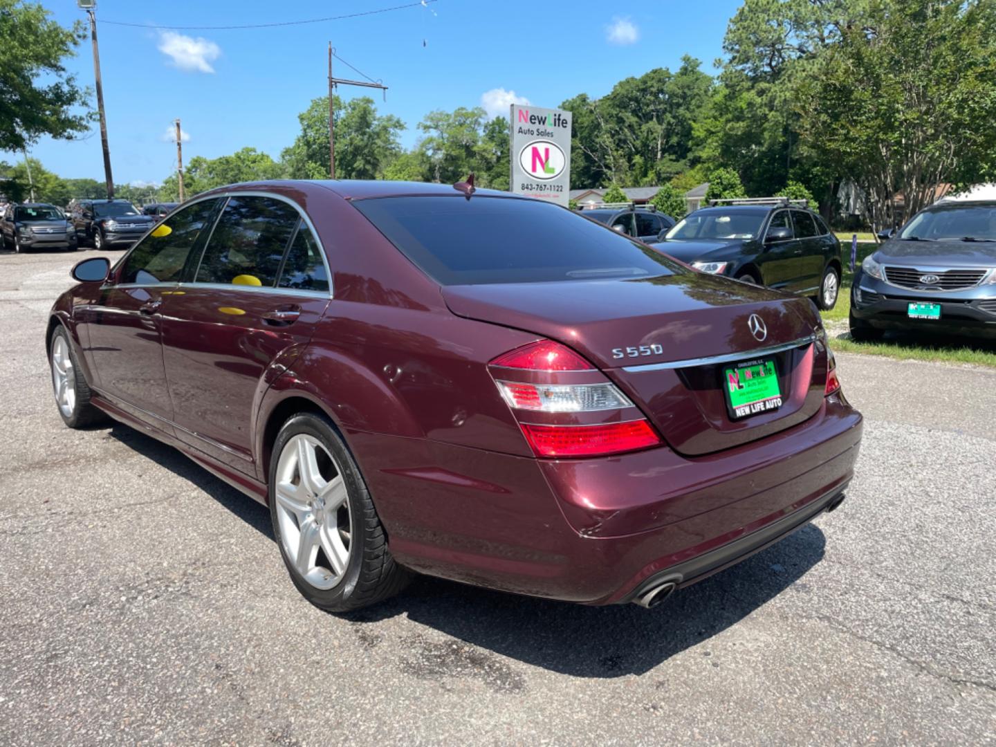 2008 RED MERCEDES-BENZ S-CLASS S 550 (WDDNG71X18A) with an 5.5L engine, Automatic transmission, located at 5103 Dorchester Rd., Charleston, SC, 29418-5607, (843) 767-1122, 36.245171, -115.228050 - Photo#4